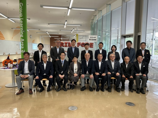 20261020図書室委員会視察（立正大学）